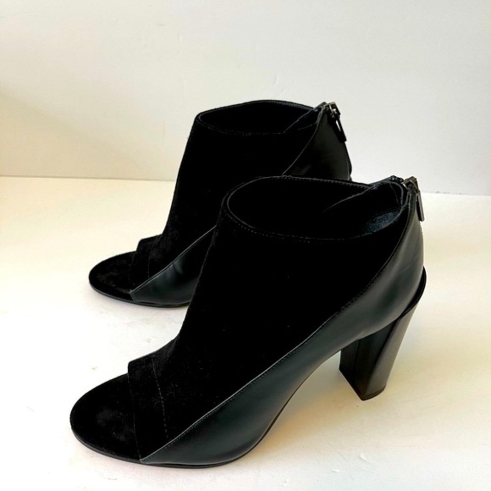 Vince ‘Bayard’ Leather Suede Peep Toe Booties, Black, size 7